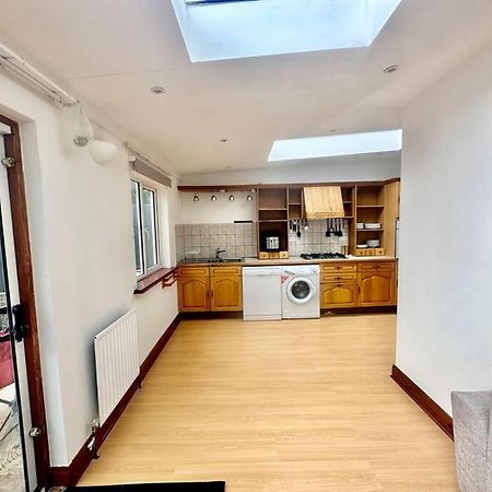 4 Bed House In Daneby Road,Se6 Villa Catford Exteriör bild