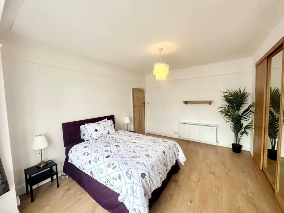 4 Bed House In Daneby Road,Se6 Villa Catford Exteriör bild