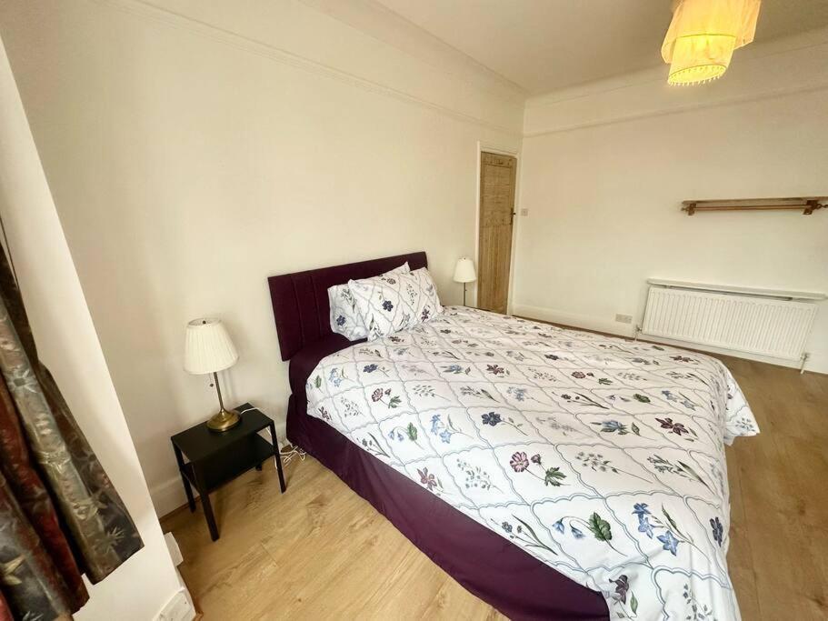 4 Bed House In Daneby Road,Se6 Villa Catford Exteriör bild