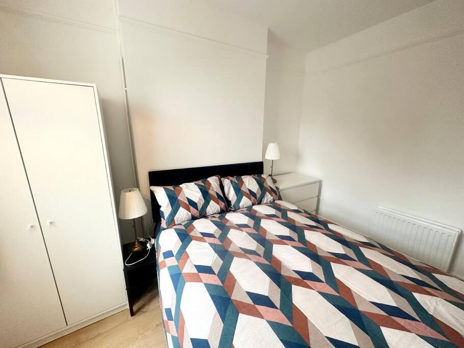 4 Bed House In Daneby Road,Se6 Villa Catford Exteriör bild