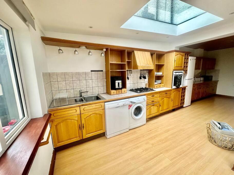 4 Bed House In Daneby Road,Se6 Villa Catford Exteriör bild