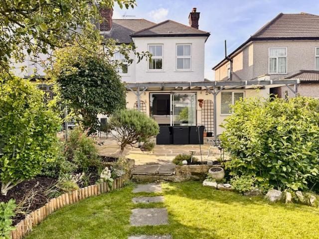 4 Bed House In Daneby Road,Se6 Villa Catford Exteriör bild